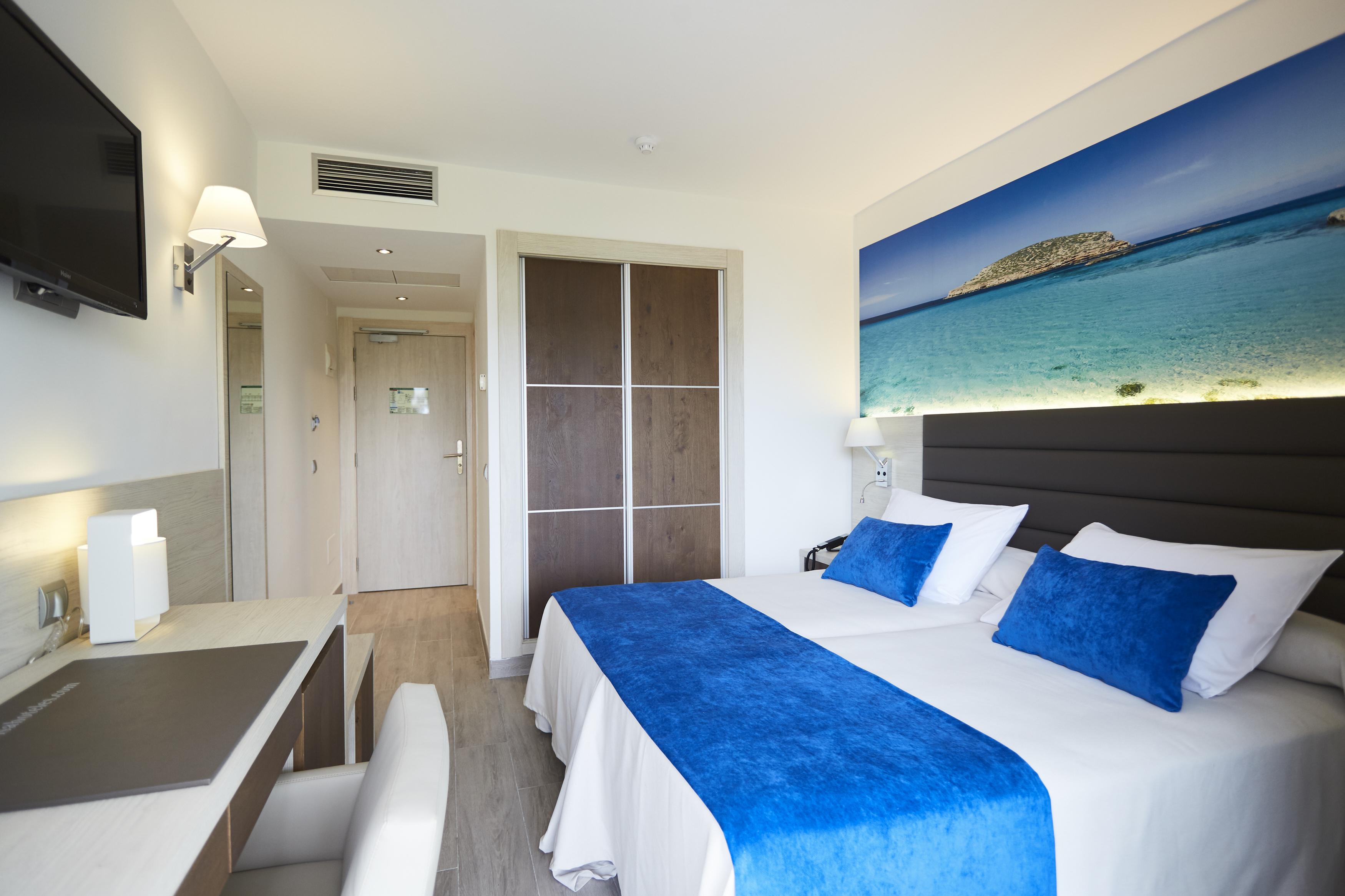 Invisa Hotel Club Cala Blanca Playa DPlaya Des Figueral Εξωτερικό φωτογραφία