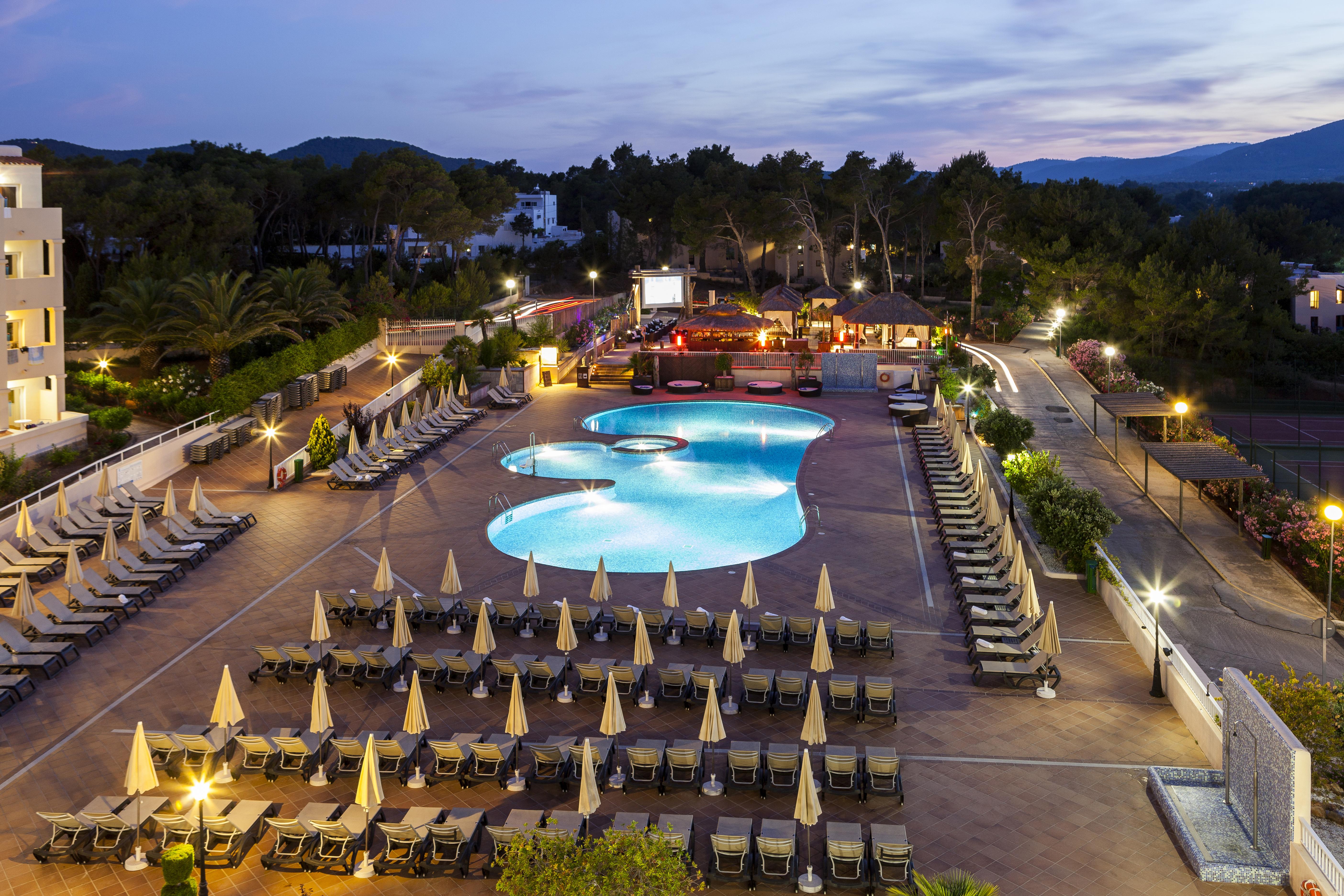 Invisa Hotel Club Cala Blanca Playa DPlaya Des Figueral Εξωτερικό φωτογραφία