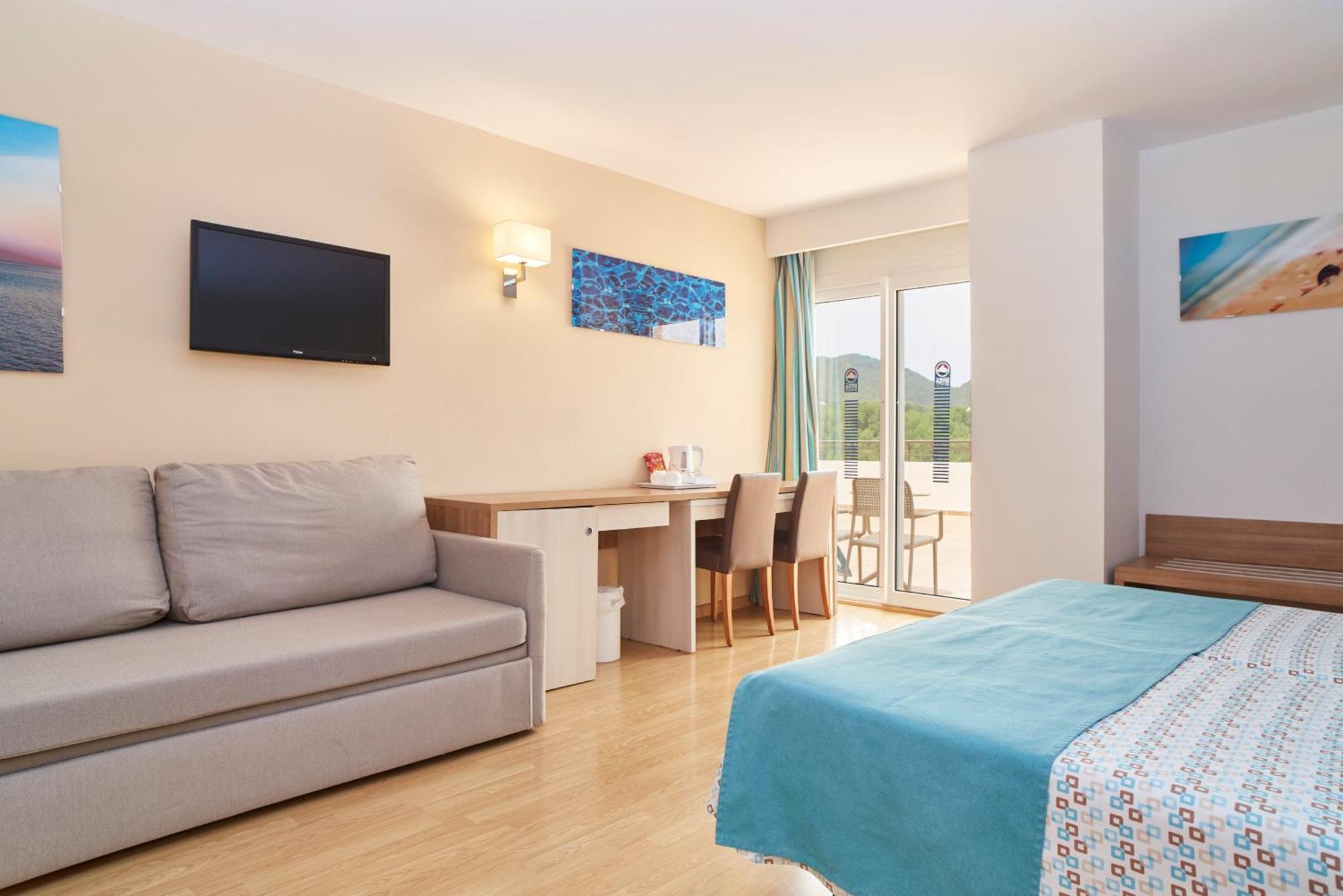 Invisa Hotel Club Cala Blanca Playa DPlaya Des Figueral Εξωτερικό φωτογραφία