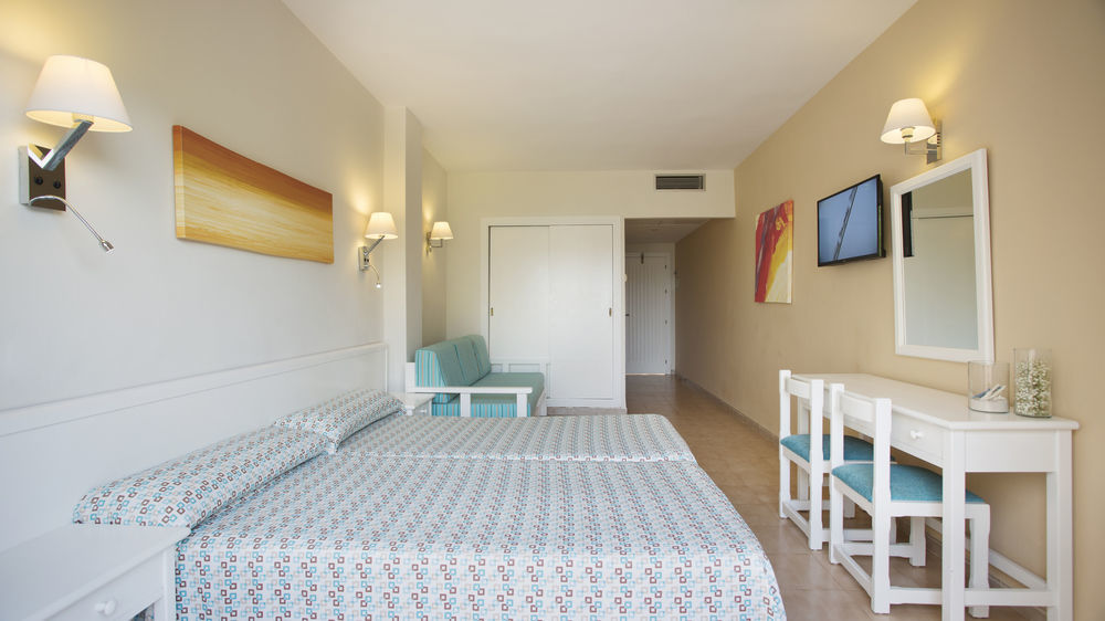 Invisa Hotel Club Cala Blanca Playa DPlaya Des Figueral Εξωτερικό φωτογραφία